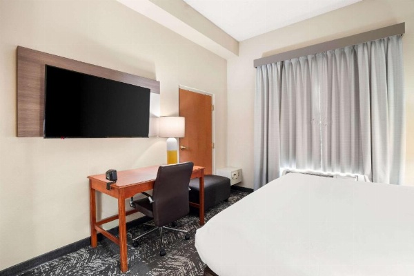 Comfort Suites Columbia at Harbison image 9